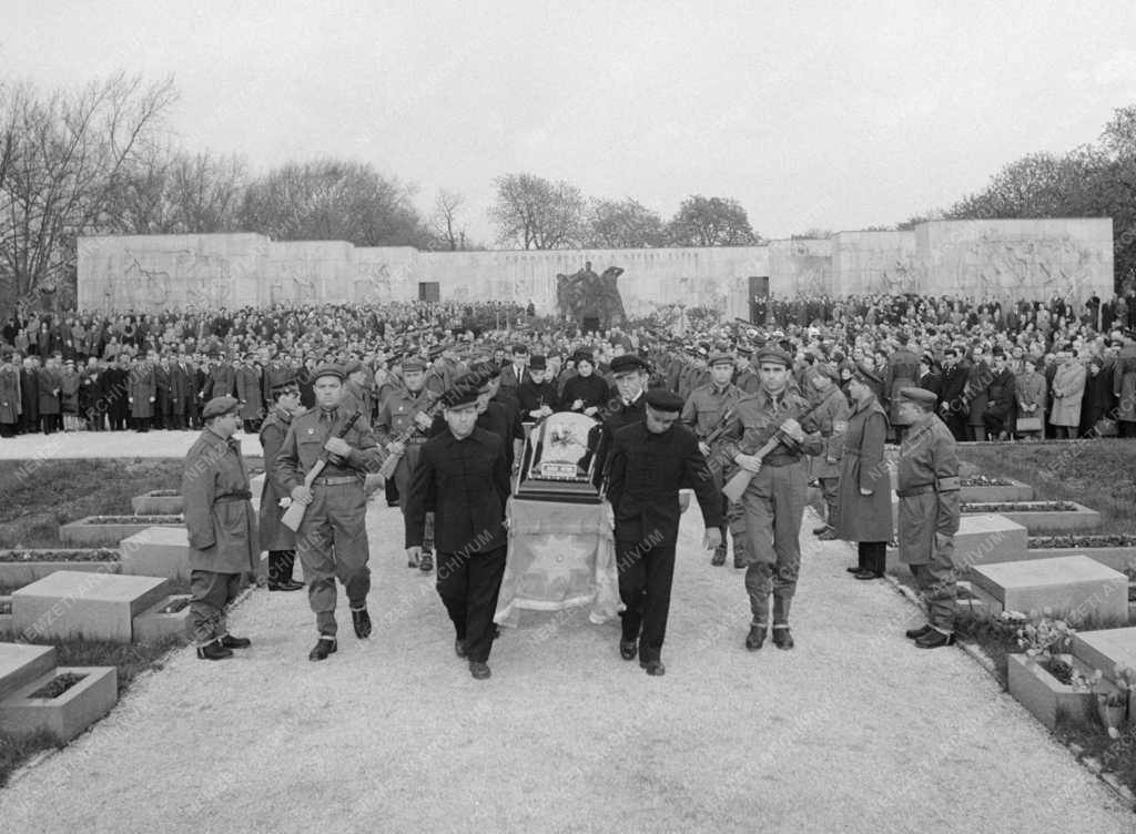 Belpolitika - Kossa István politikus temetése