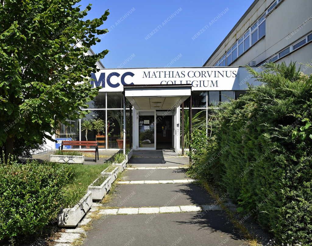 Oktatás - Mathias Corvinus Collegium