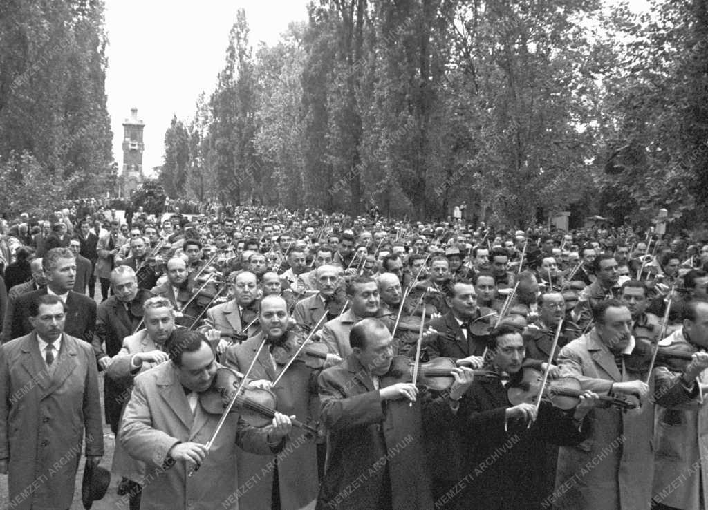 Kisebbségek - Roma temetés
