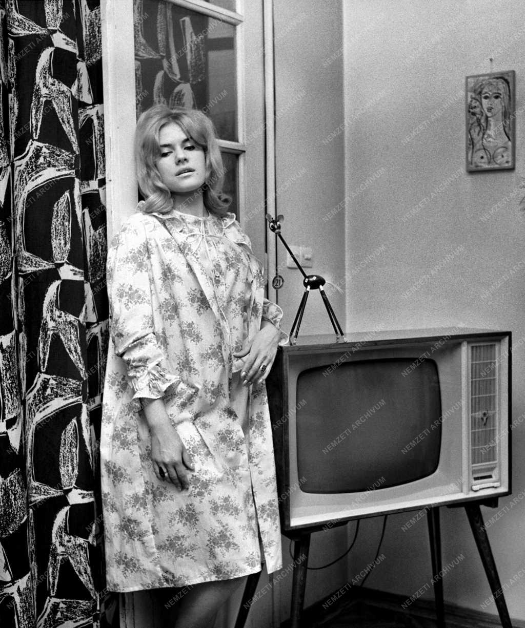 Divat - Fővárosi Mértékutáni Szabóság fehérnemű bemutatója