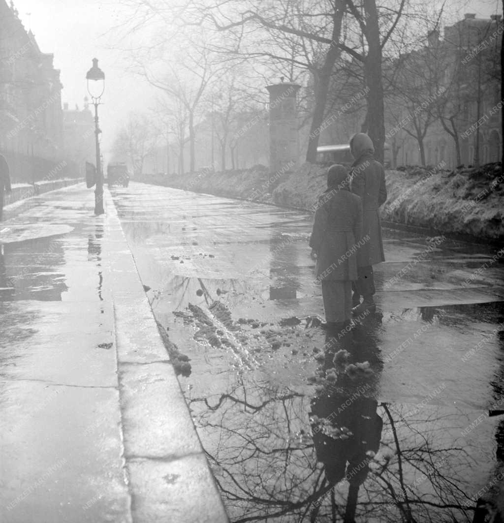 Időjárás - Hóolvadás az Andrássy úton