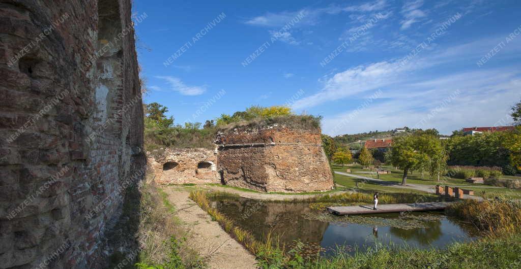 Műemlék - Nagyvárad - A felújított vár 