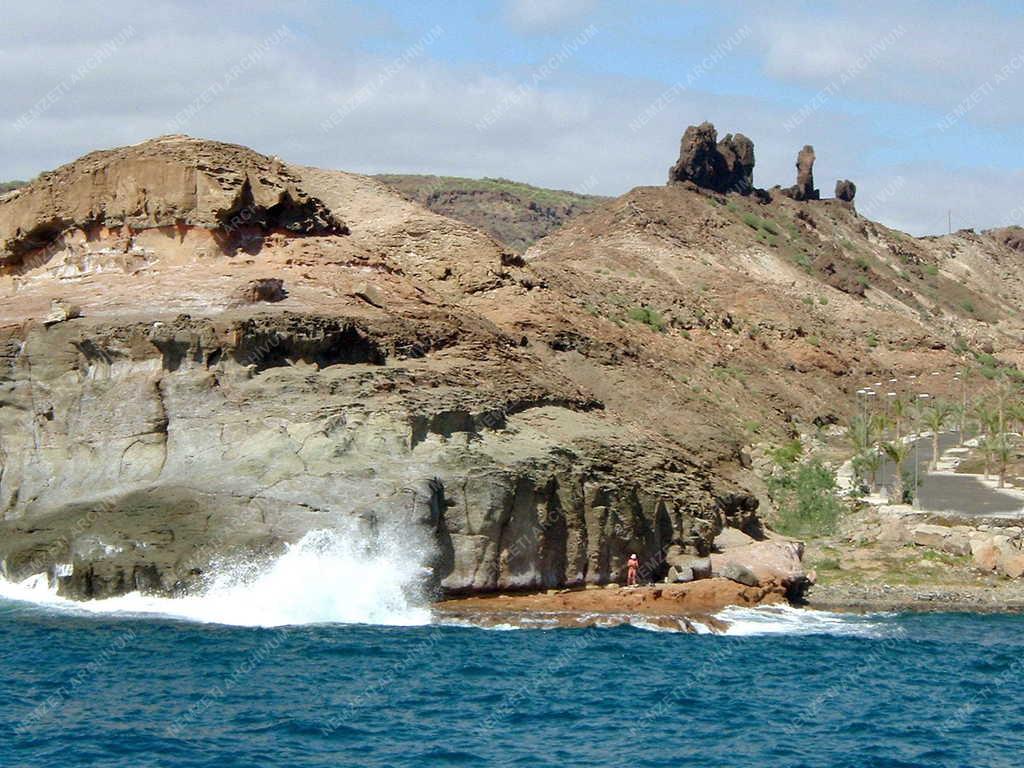 Puerto de Mogán - Vulkáni képződmények az óceán partján