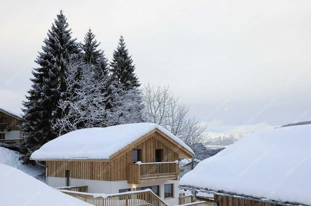 Alpendorf Dachstein West - Új ház az üdülőfaluban