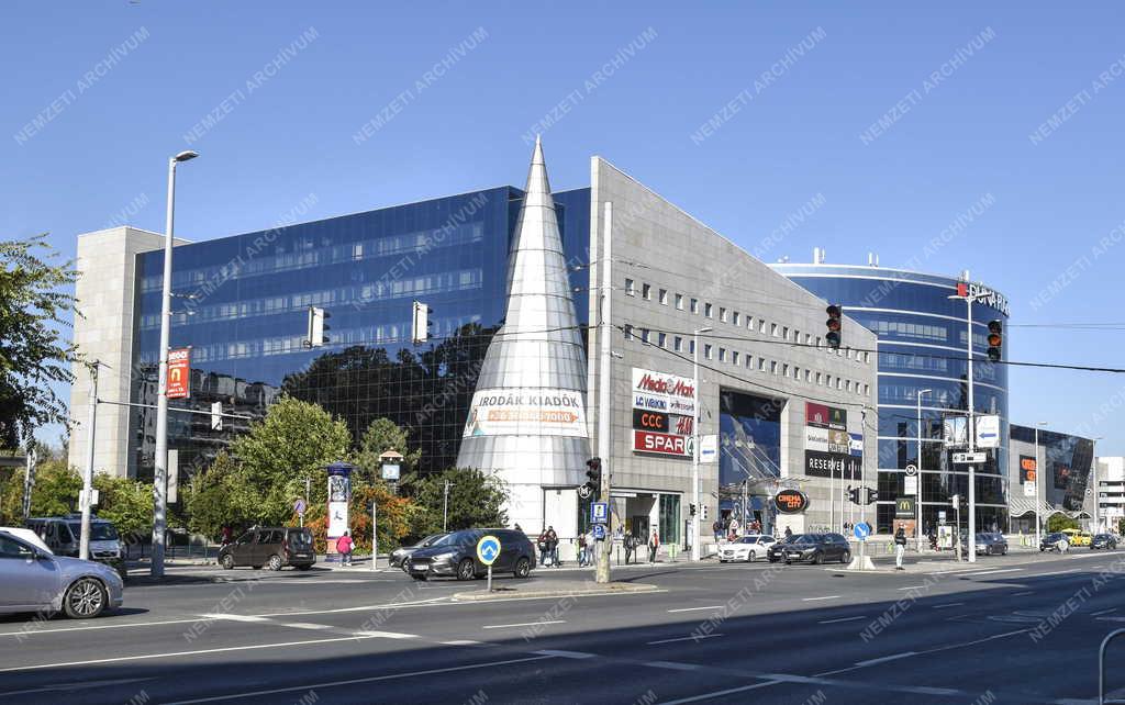 Kereskedelem - Duna Plaza bevásárlóközpont