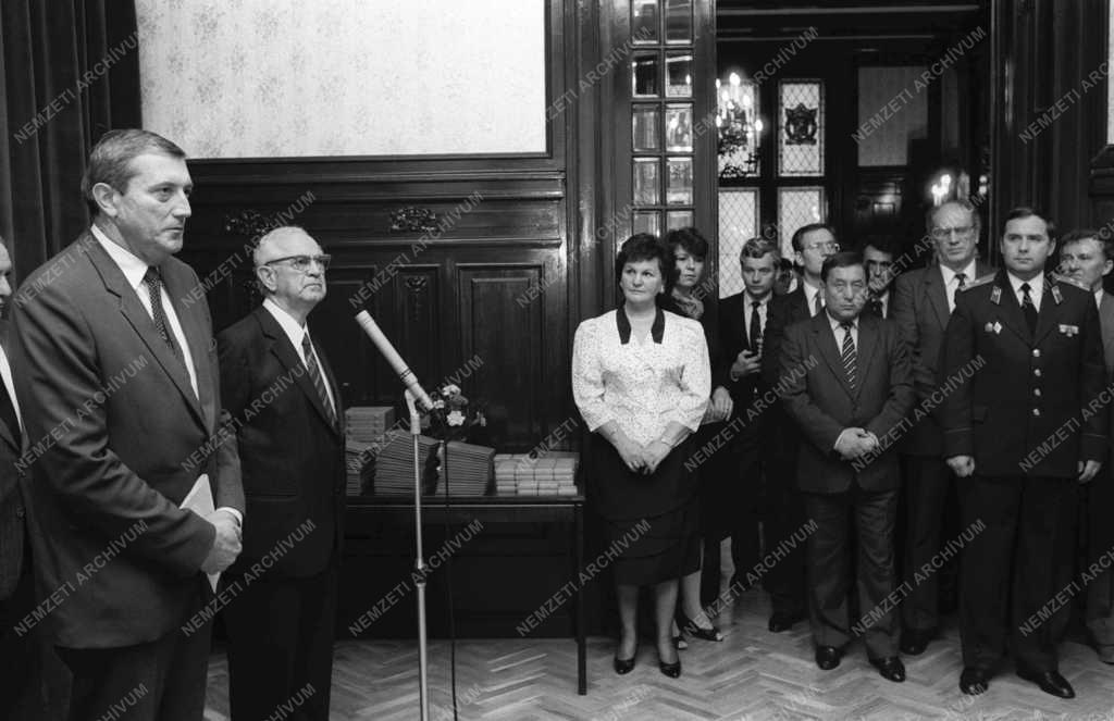Belpolitika - Állami ünnep - Kitüntetések az MSZBT-ben