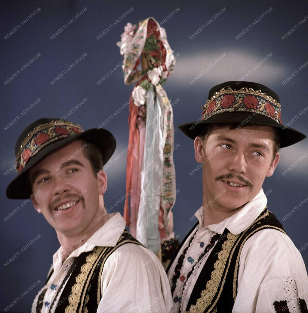 Kultúra - KISZ Központi Művészeggyüttes