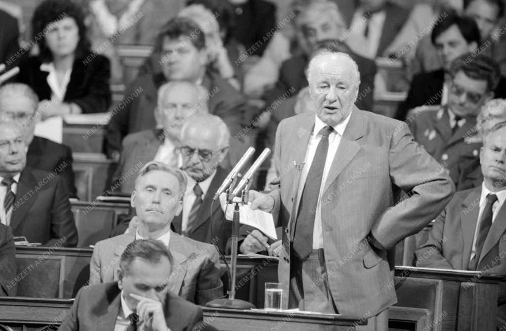 Belpolitika - Kádár János az Országgyűlésben