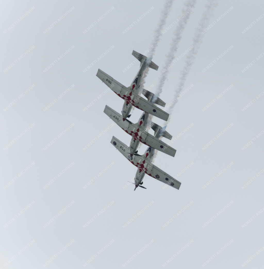 Fegyveres erők - Szórakozás - Kecskeméti Nemzetközi Repülőnap és Haditechnikai Bemutató