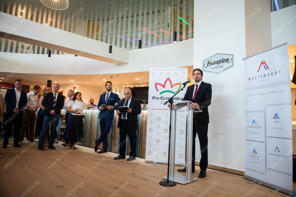 Felavatták a Hampton by Hilton szállodát Marosvásárhelyen