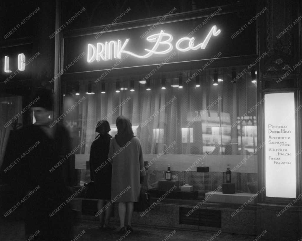 Vendéglátás - Drink bár nyílt a Párisi udvarban 