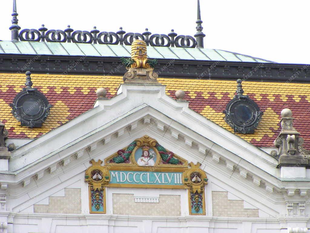 Pécs - Megyeháza homlokzata