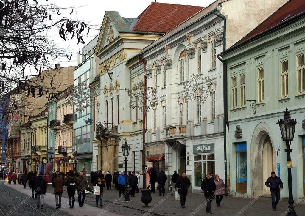 Városkép - Kassa - A főutca díszes épületei