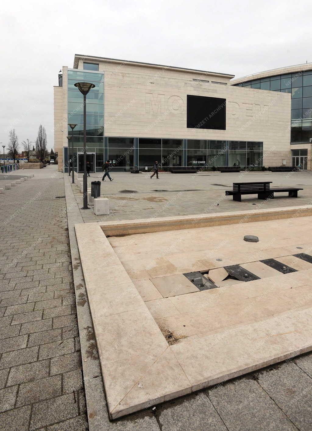 Kultúra - Debrecen - Átmenetileg bezárt a MODEM