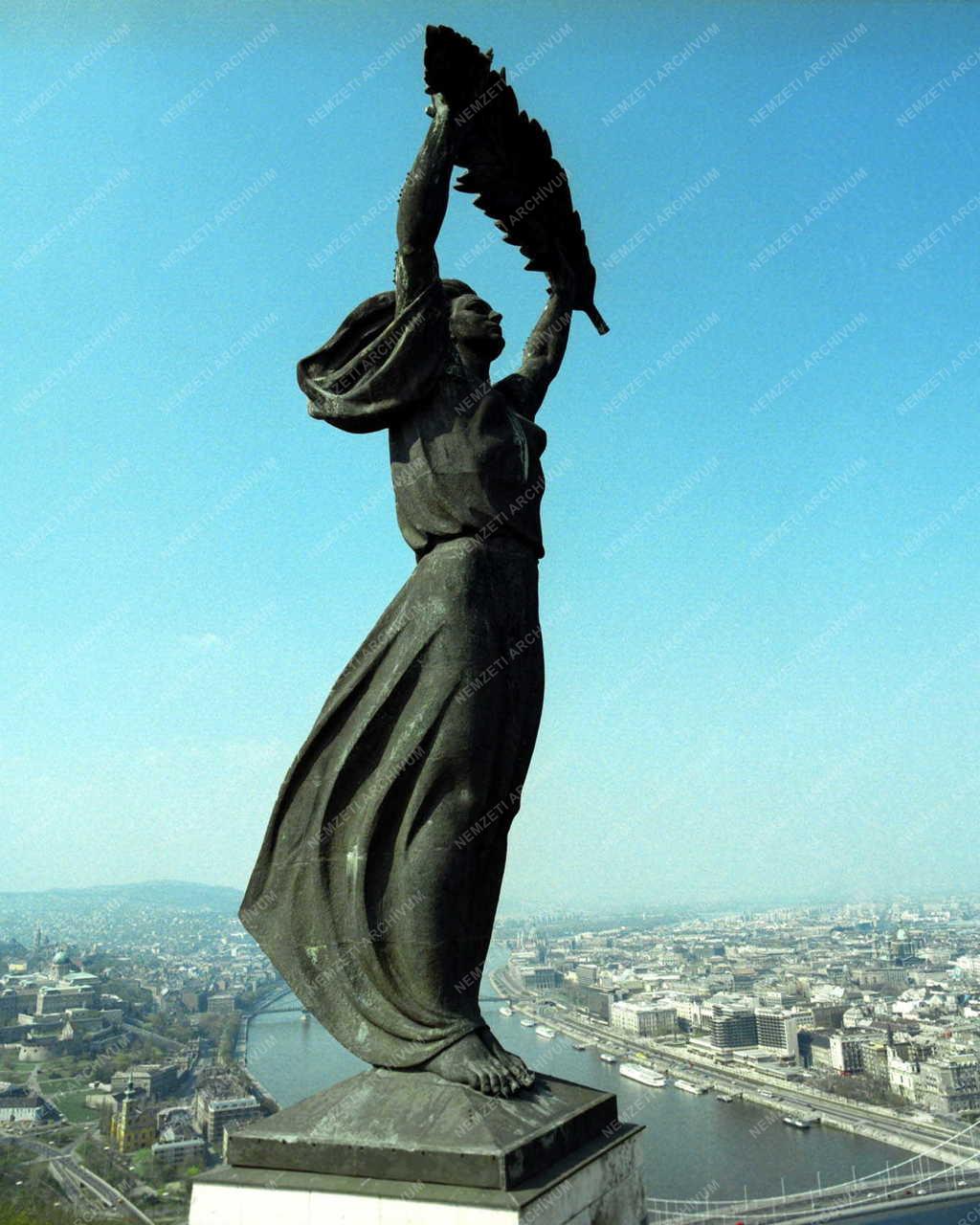 Városok - Budapest - Felszabadulási emlékmű