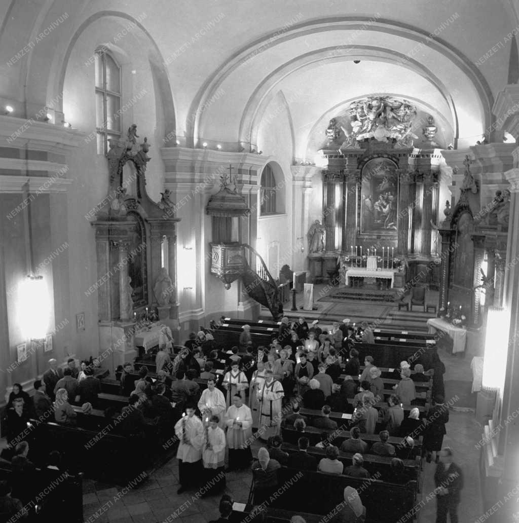 Kultúra - Vallási ünnep - Körmenet