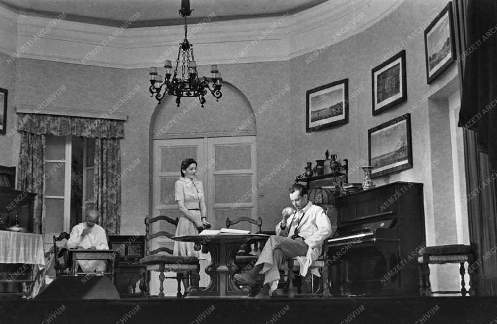 Kultúra - Archibald Joseph Cronin A nagy út című színdarabjának bemutatója a Művész Színházban