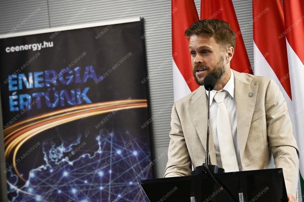 Magyarország hosszú távú földgázvásárlási szerződést írt alá a Shell-lel