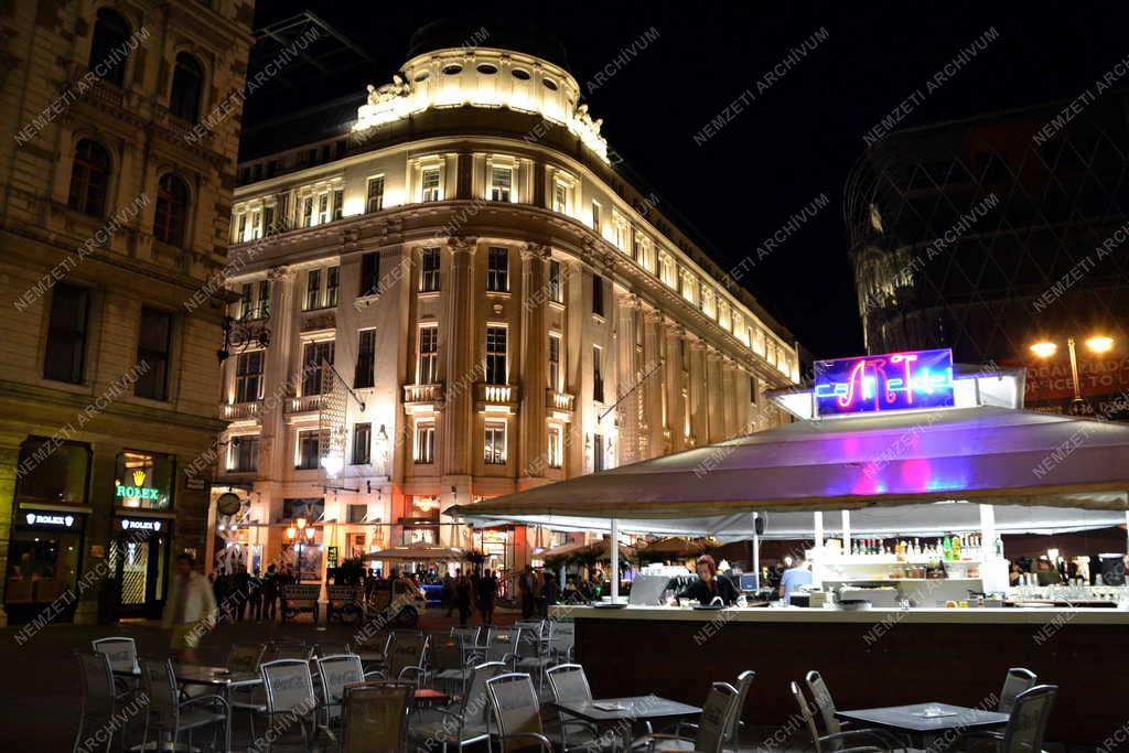 Kereskedelem - Új üzletház és bevásárlóközpont Budapesten