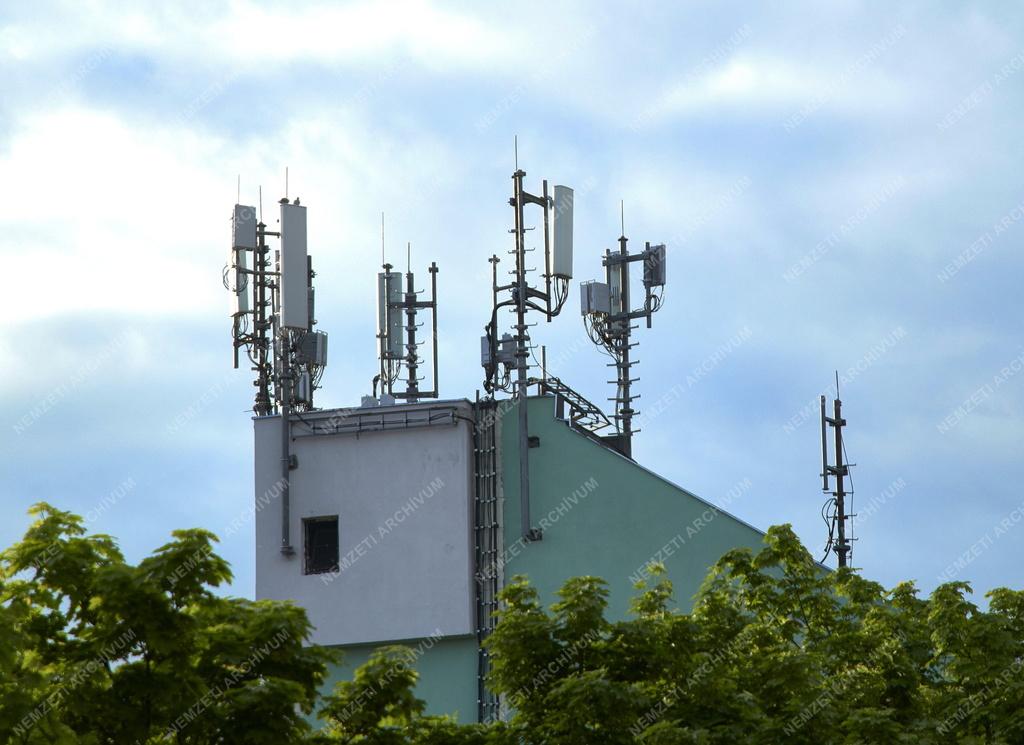 Telekommunikáció - Mobilkommunikációs átjátszó bázisállomás