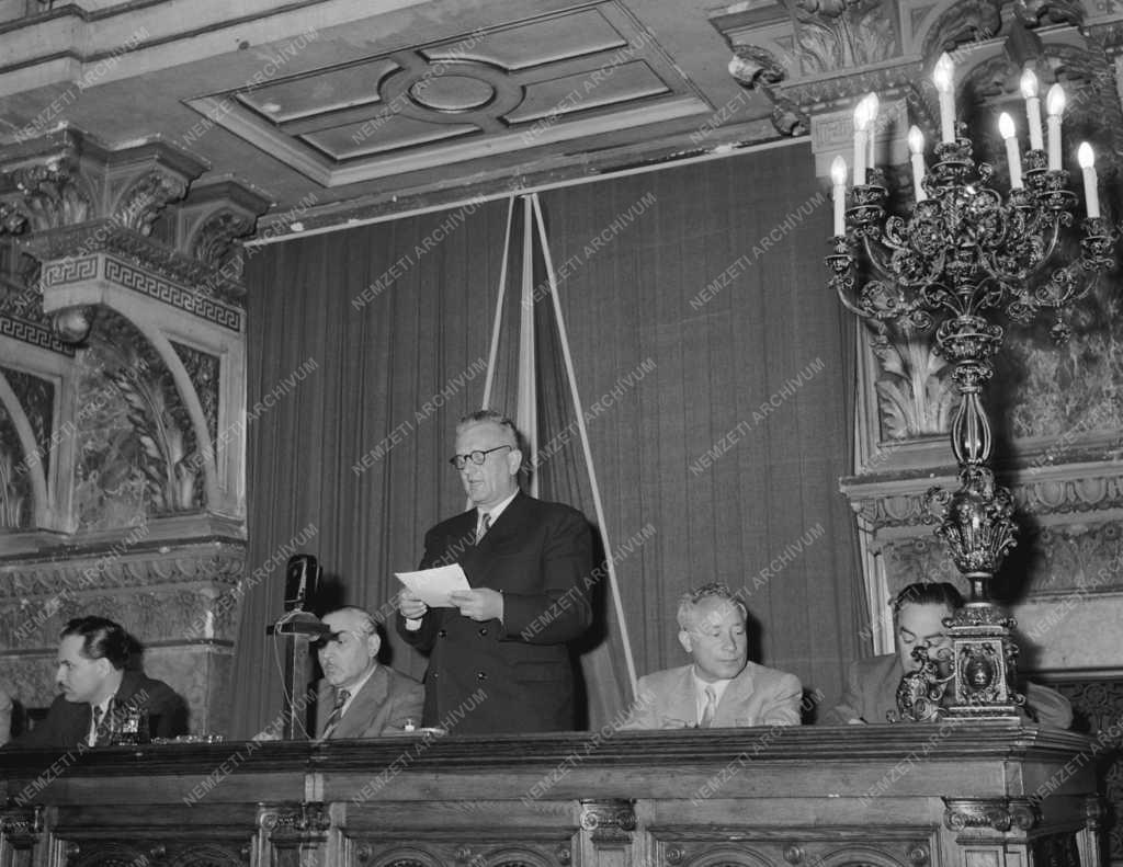 Belpolitika - Budapest Főváros Tanácsának ülése