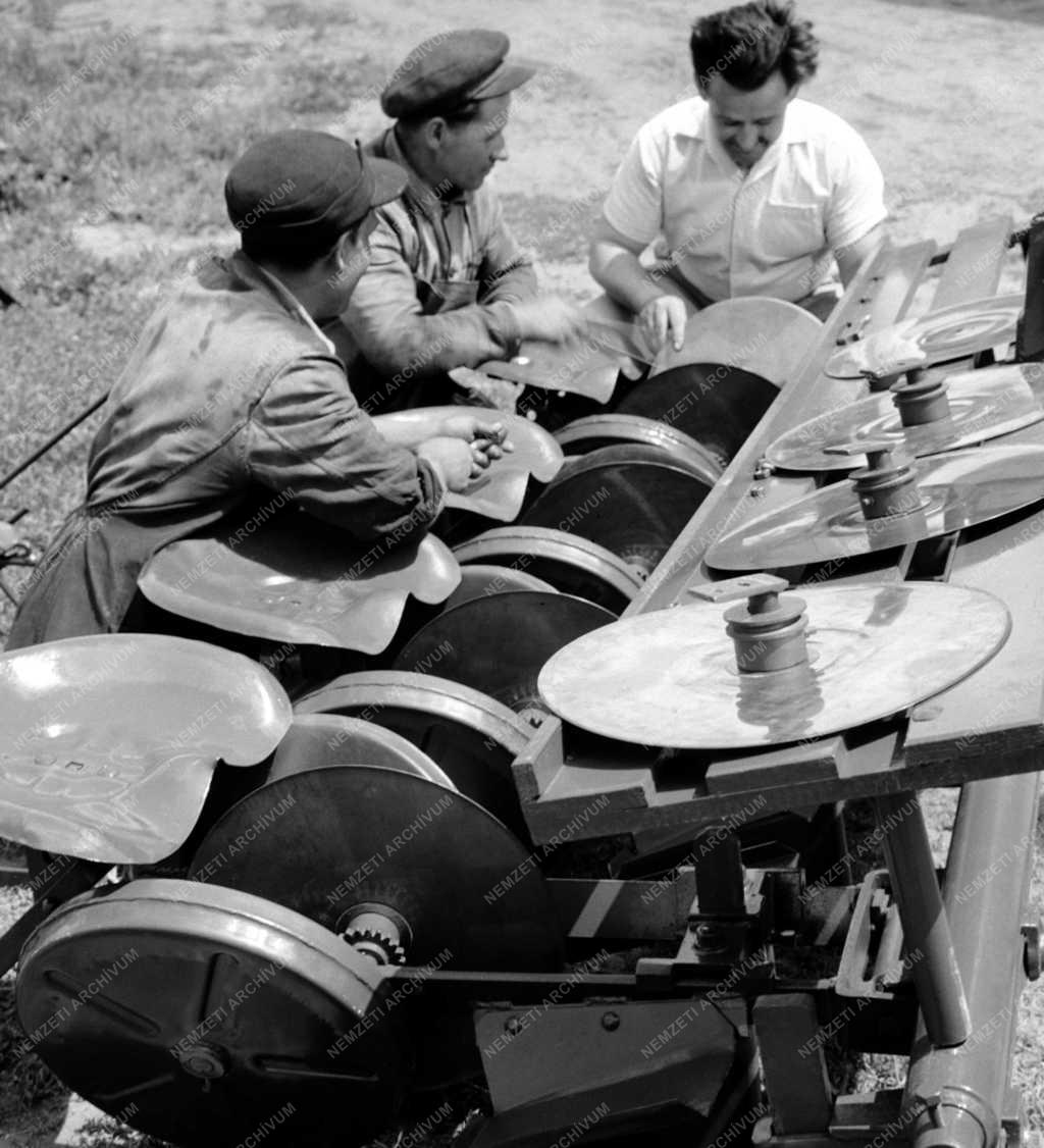 Ipar - Törökszentmiklósi Mezőgazdasági Gépgyár