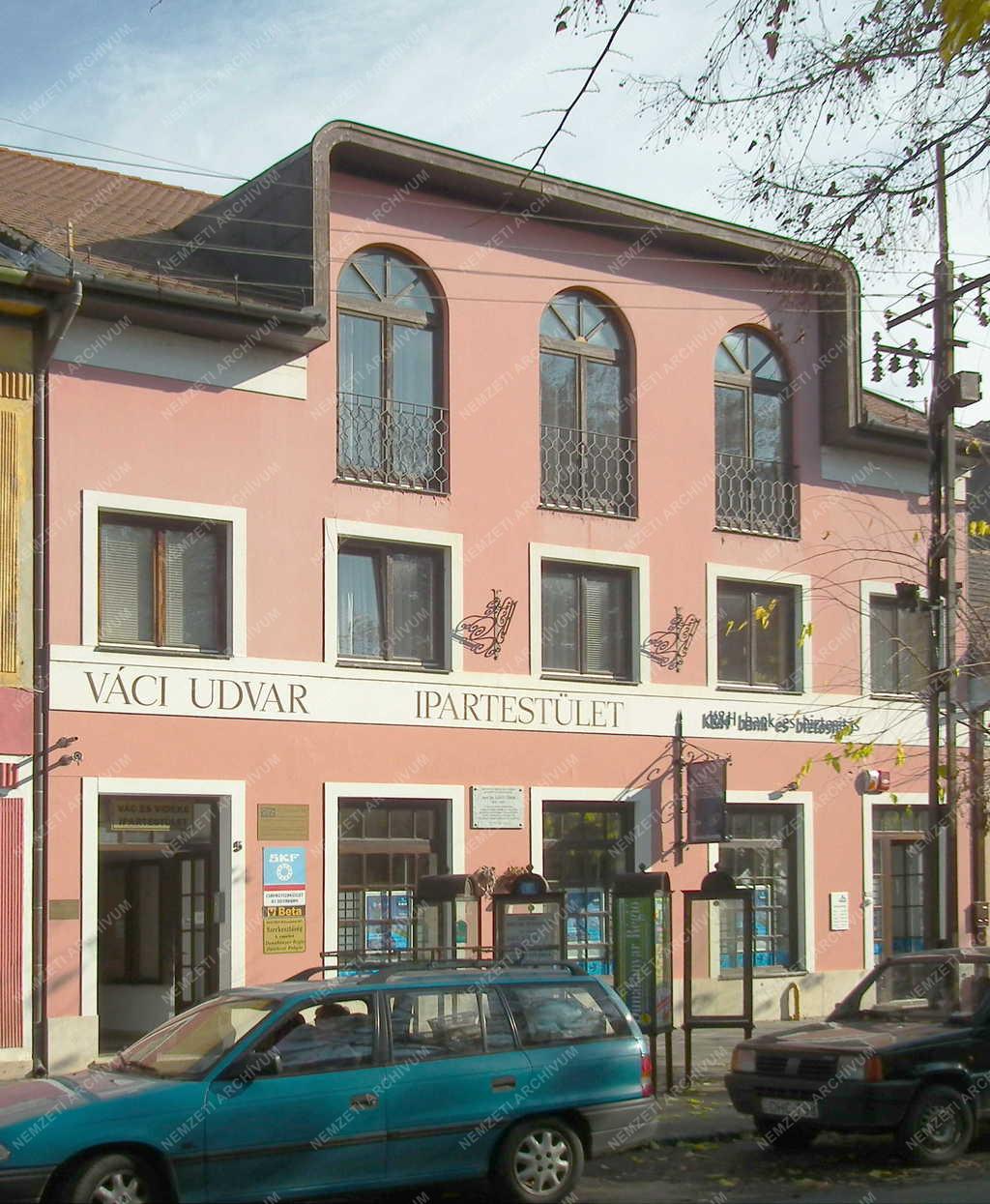 Vác - Középület