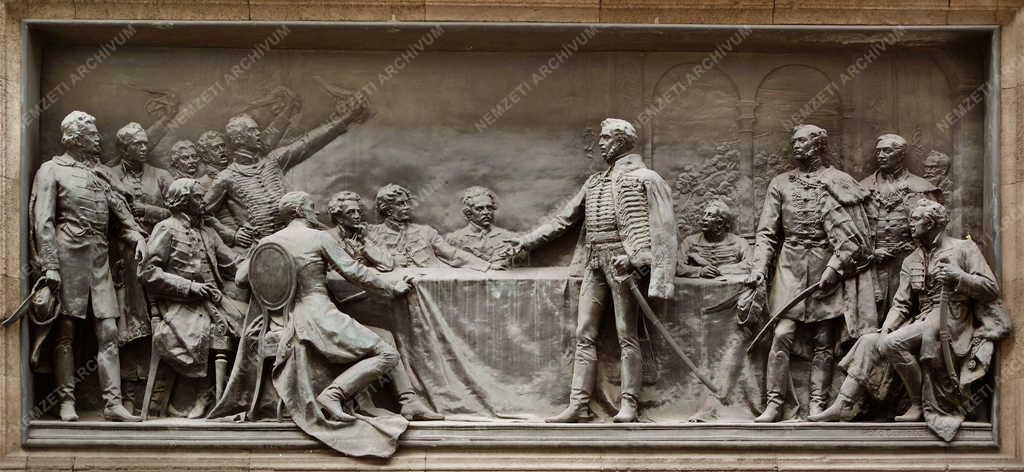 Budapest - Köztéri dombormű