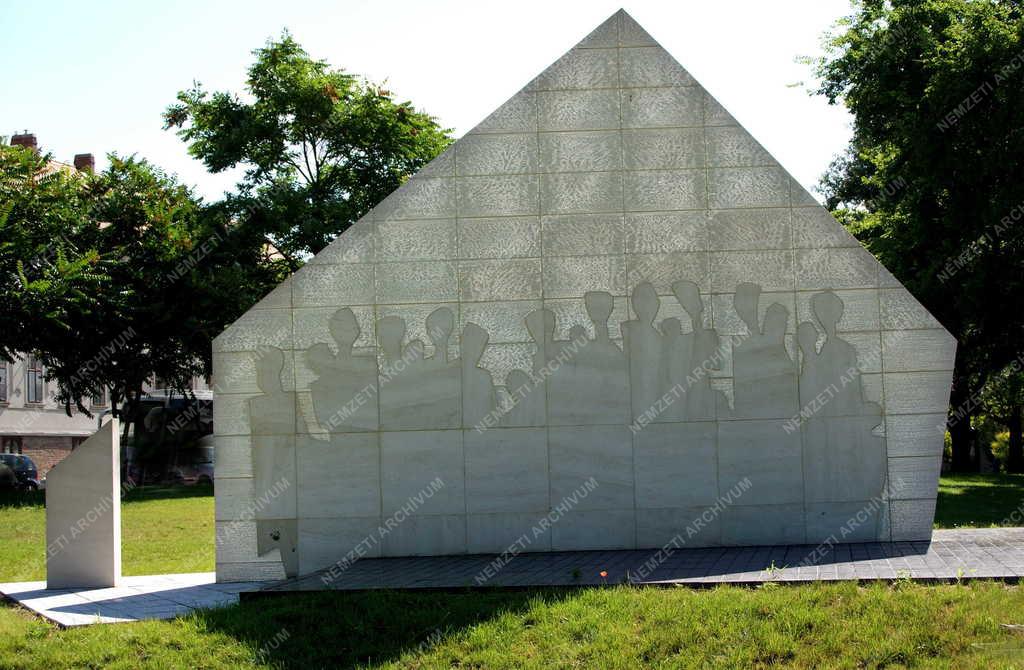 Műalkotás - Köztéri térplasztika