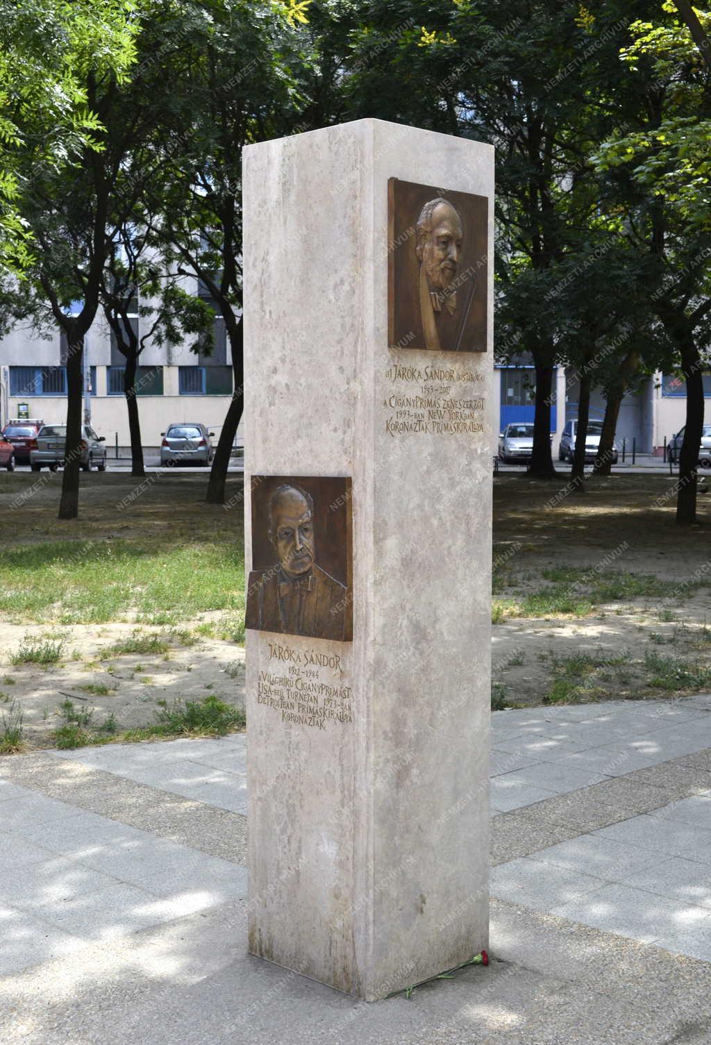 Műalkotás - Budapest - Muzsikus cigányok domborműve