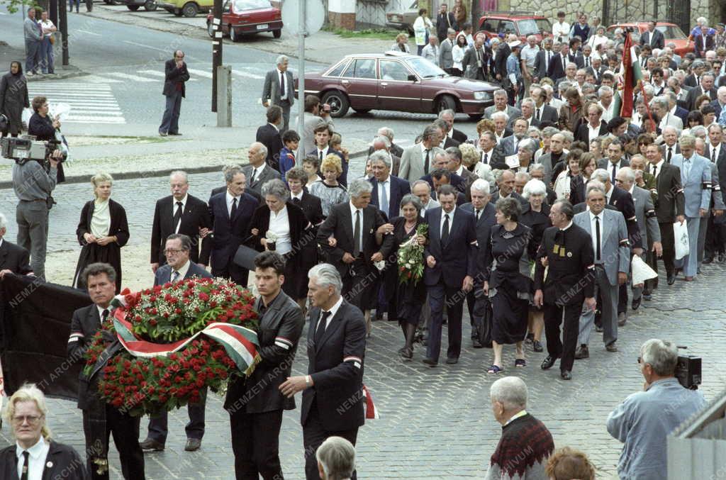 Belpolitika - Nagy Imre és mártírtársai újratemetése