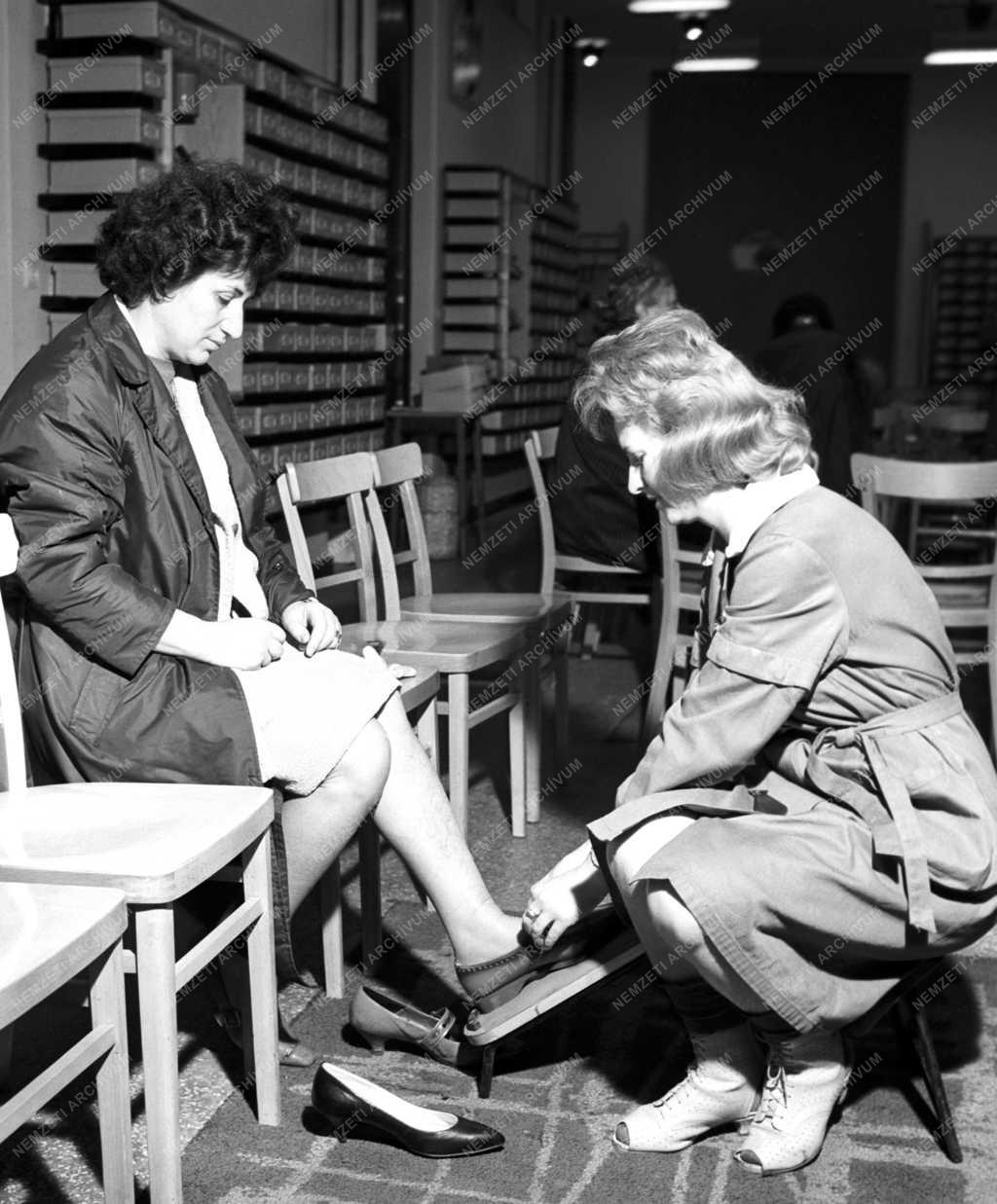 Kereskedelem - Cipőáruház nyílt a fővárosi Baross téren