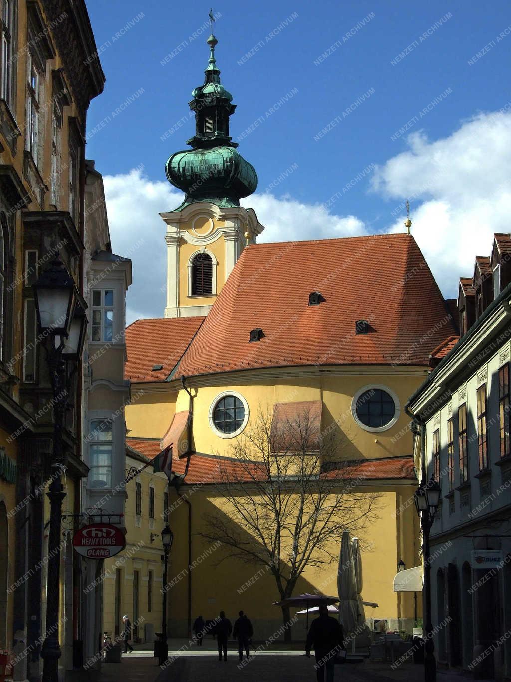 Érdekesség - Győr - A Kármelita-templom 