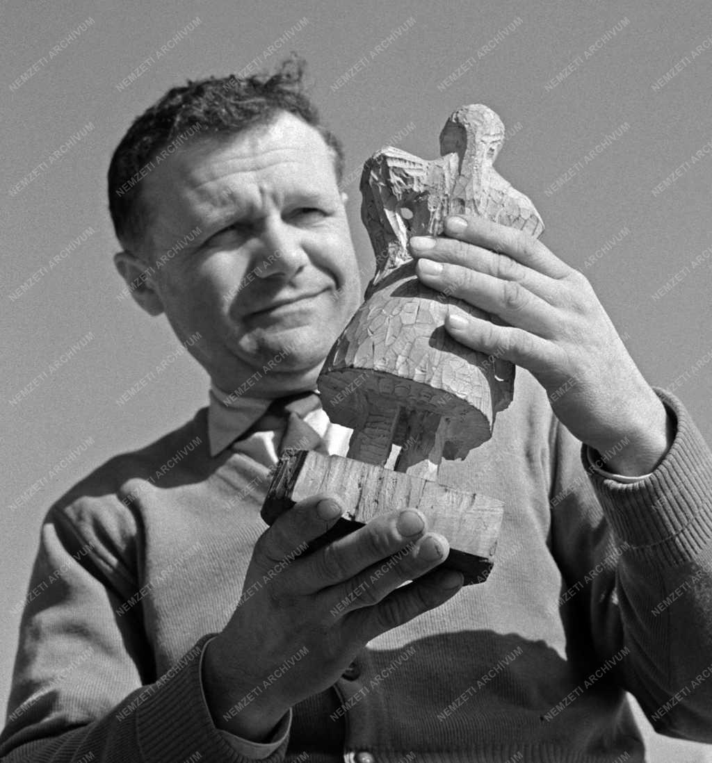 Népművészet - Kelemen Ferenc hollókői fafaragó