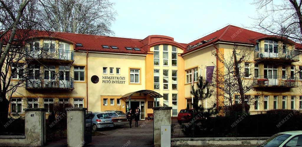 Épület - Budapest - A Nemzetközi Pető Intézet épülete