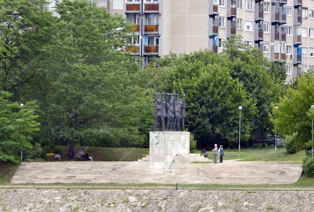 Műalkotás - Mártír emlékmű a Duna-parton