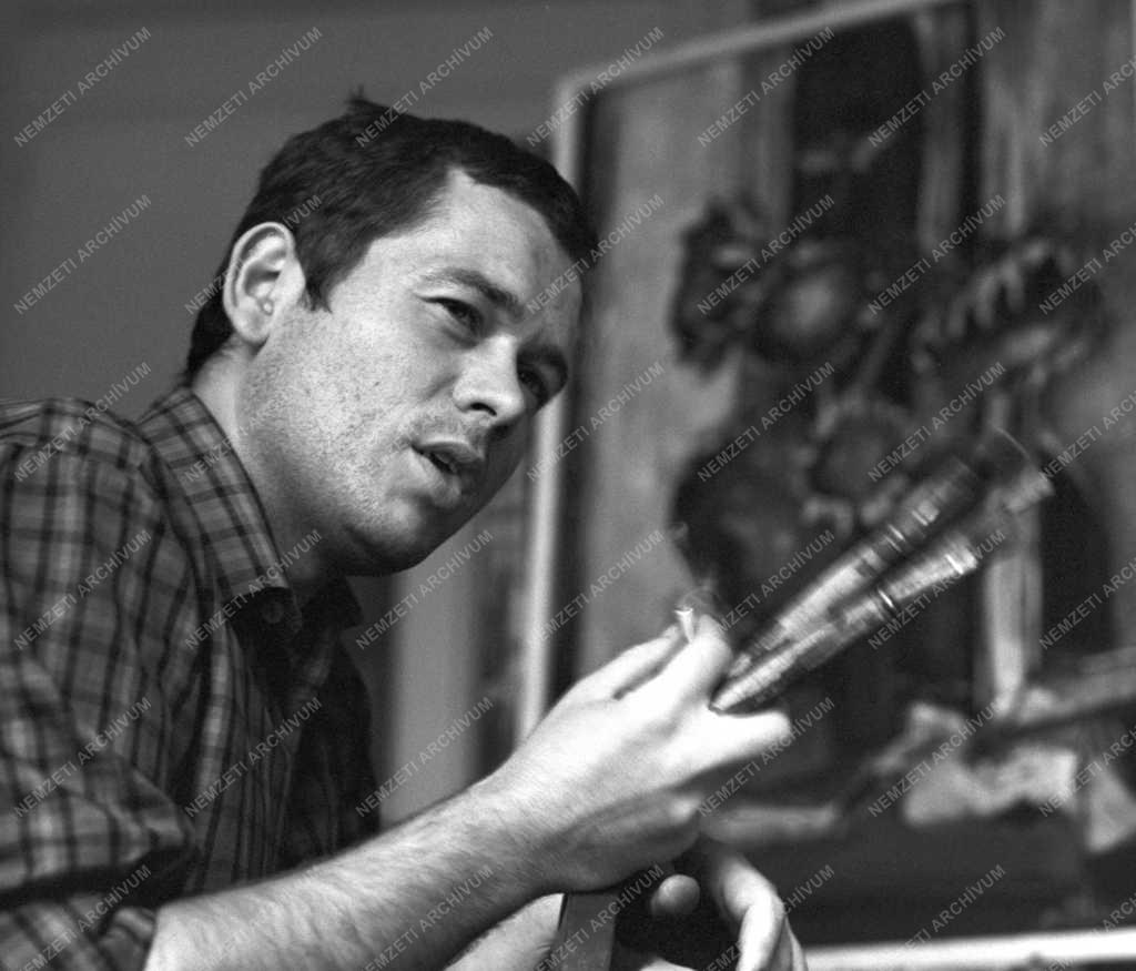 Képzőművészet - Altorjai István első önálló kiállítására készül