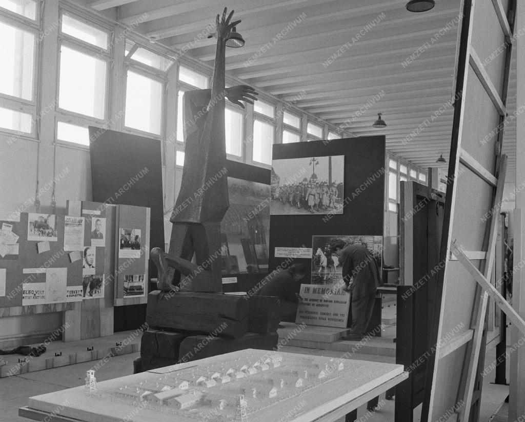 Kultúra - A Budapesti Történeti Múzeum magyar vonatkozású auschwitzi emlékkiállítása