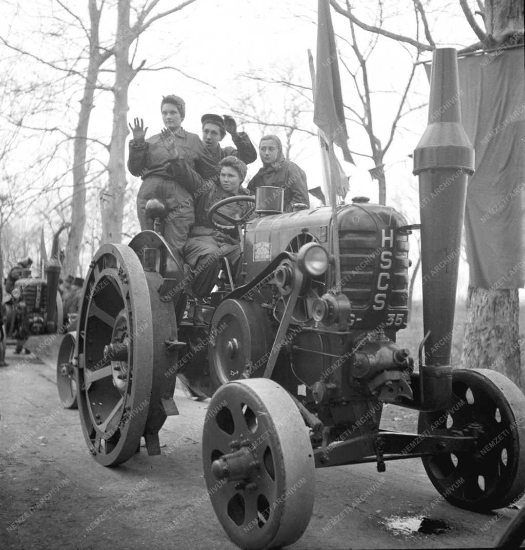 Ipar - Gépállomás avatás Budapesten