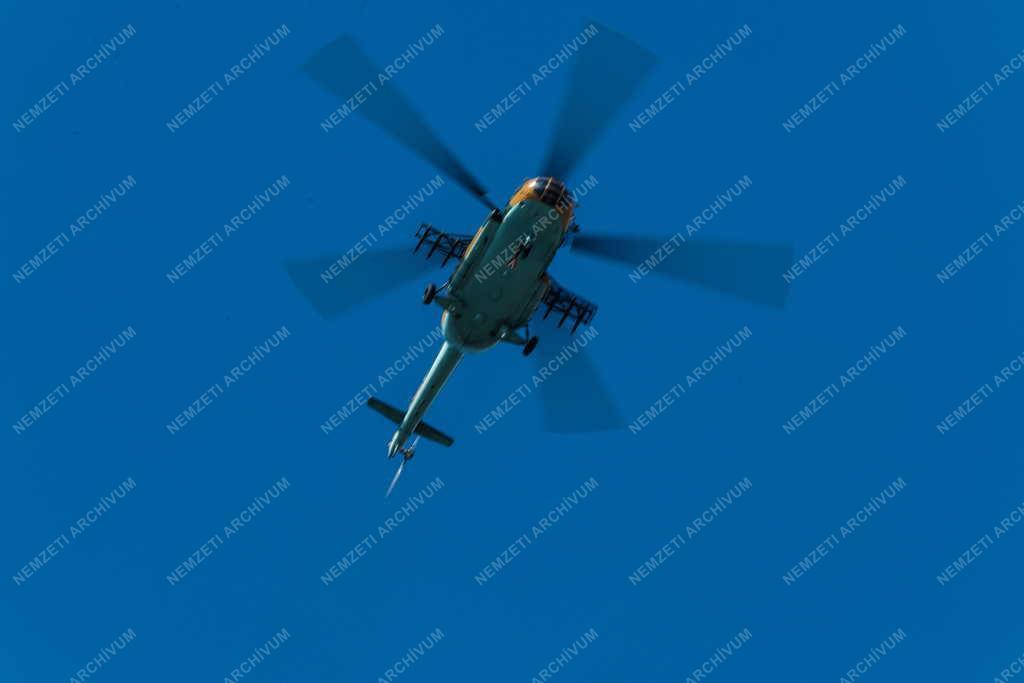 Fegyveres erők - Szórakozás - Kecskeméti Nemzetközi Repülőnap és Haditechnikai Bemutató