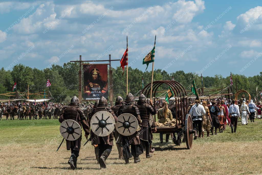 Néphagyomány - Kultúra -  Ősök Napja Bugacon - Kurultaj Magyar Törzsi Gyűlés