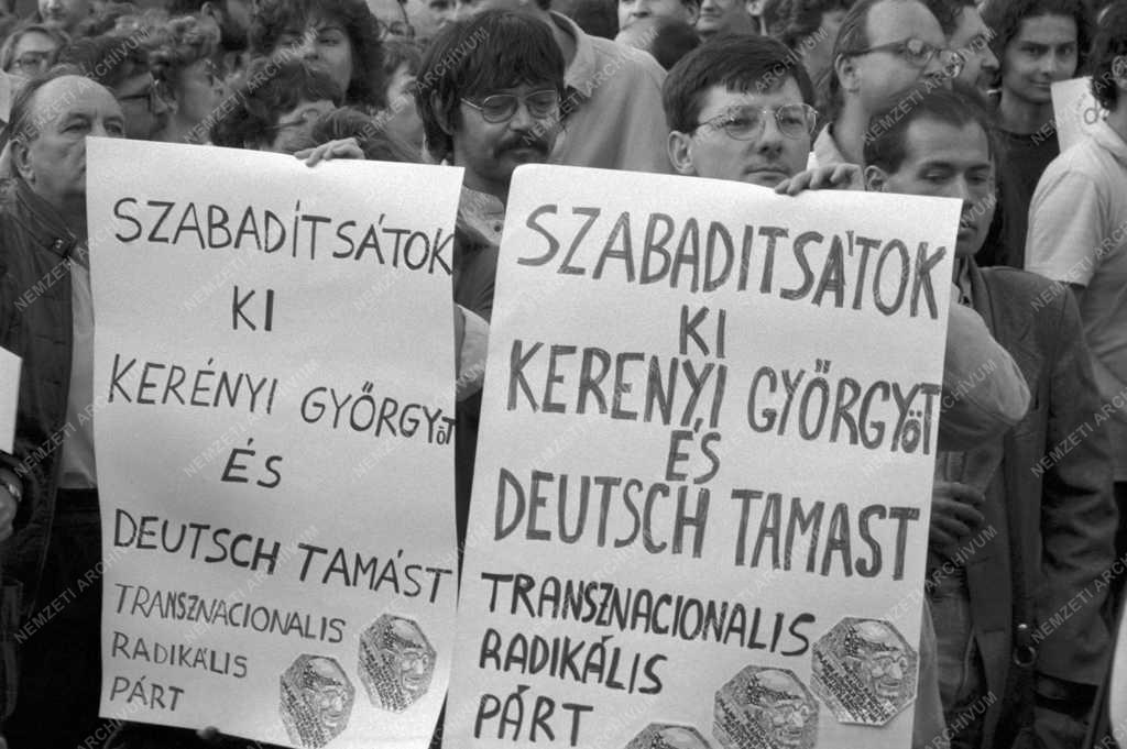 Belpolitika - Az SZDSZ tüntetése