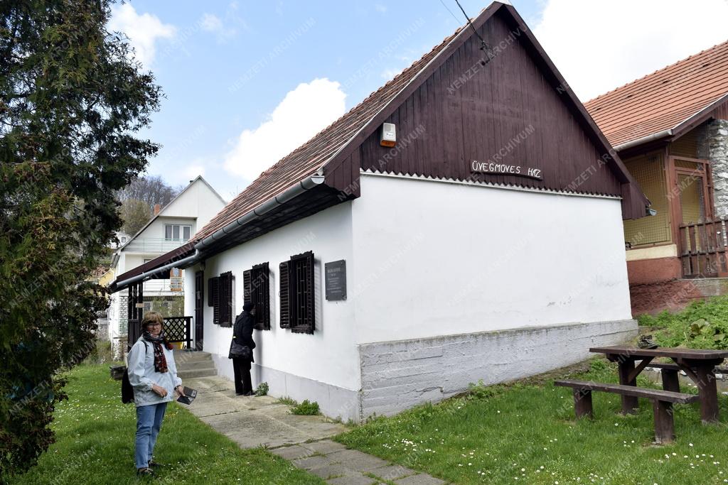 Kultúra - Bükkszentkereszt - Üvegműves Ház