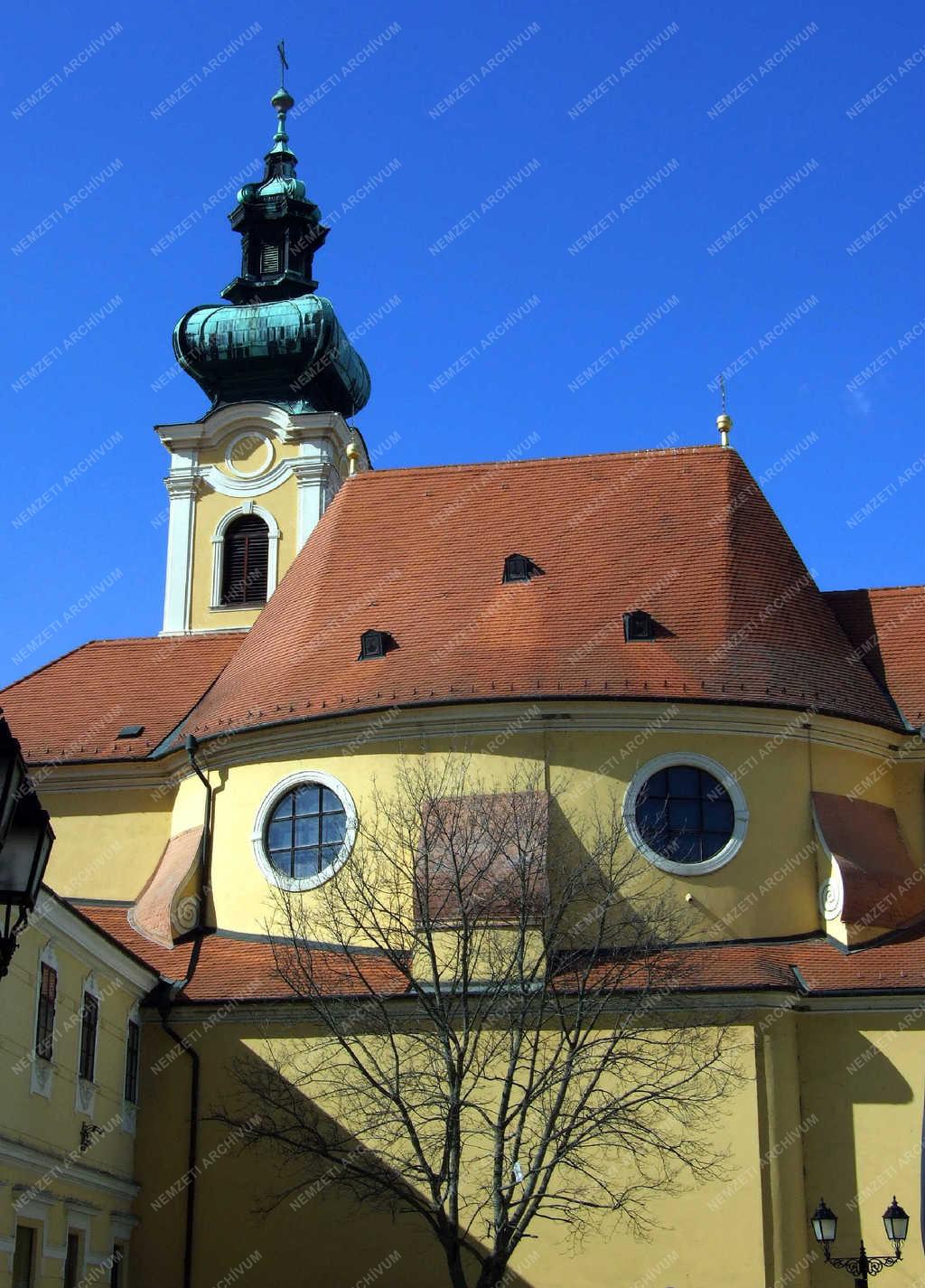 Érdekesség - Győr - A Kármelita-templom 