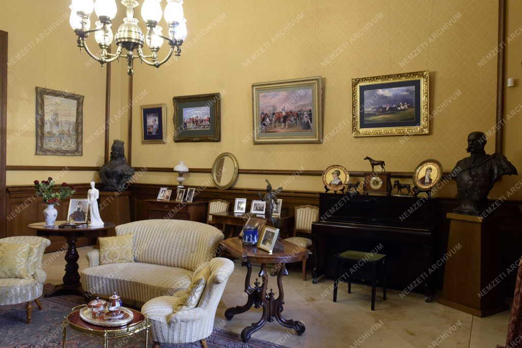 Városkép - Gödöllő - Királyi Váróterem 