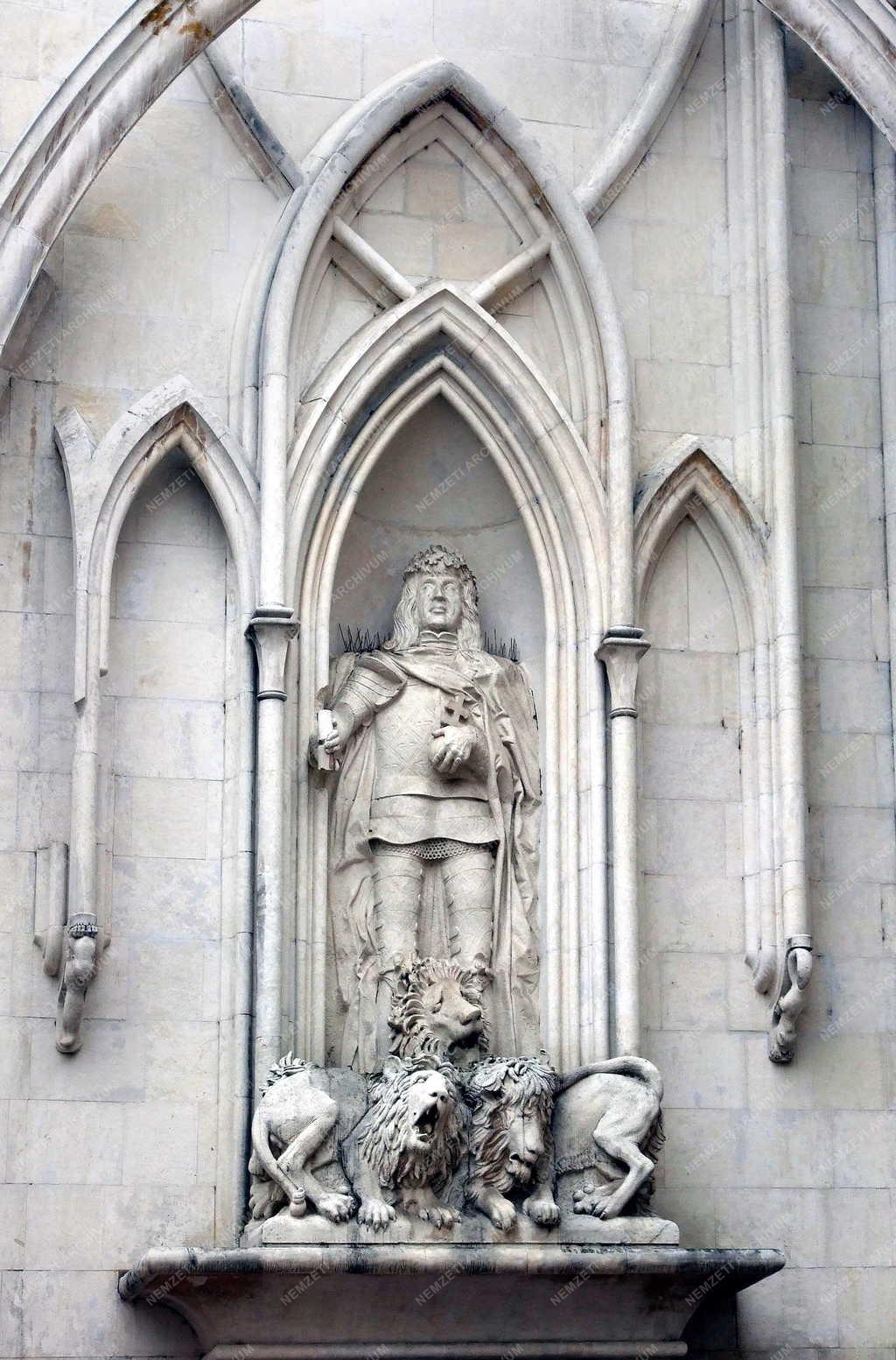 Műalkotás - Székesfehérvár - A Mátyás király-emlékmű