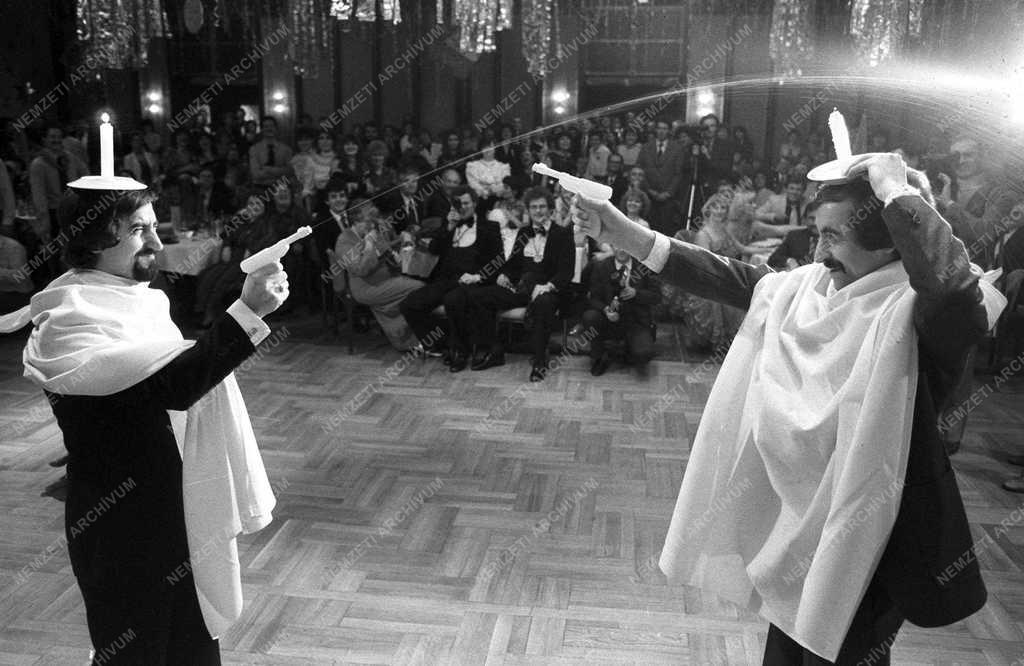 Érdekesség - Nemzetközi ikerbál a Hiltonban