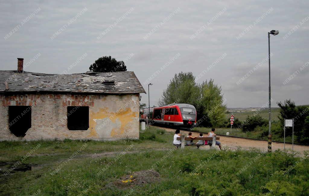 Közlekedés - Balatonfőkajár -  Vasúti személyszállítás 