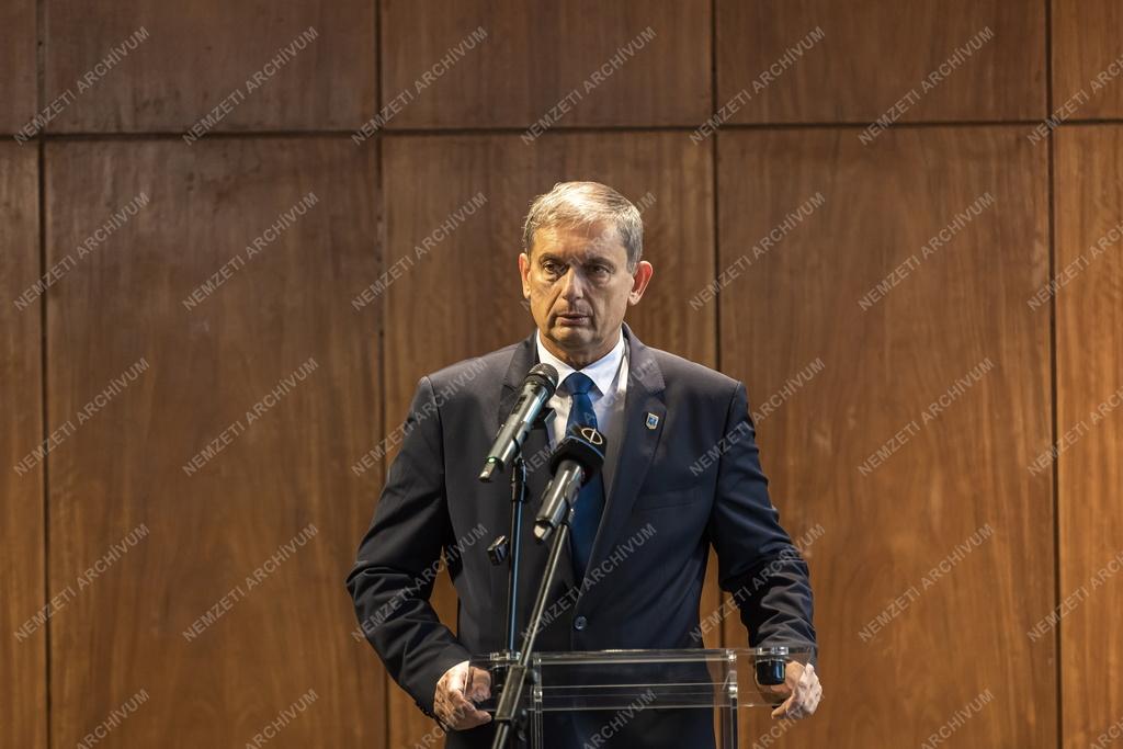 Átadták a kiskőrösi Petőfi Sándor Kulturális Központ építészeti tervpályázatának díjait