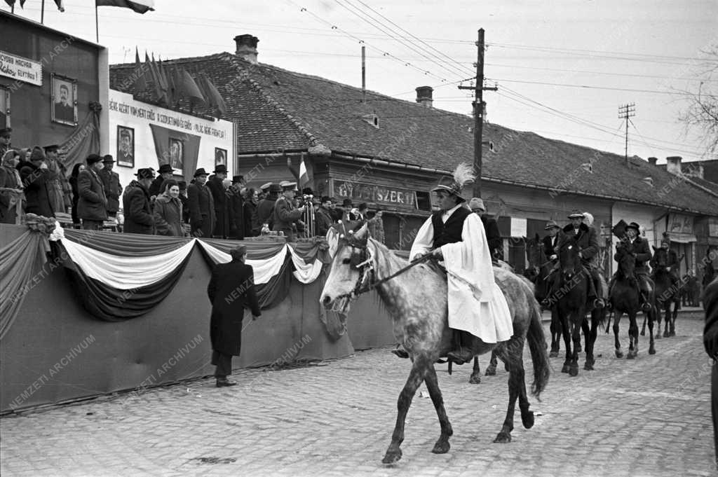 Belpolitika - Kongresszusi beszámoló gyűlés Karcagon 
